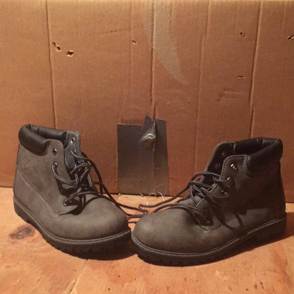 Dressing boots